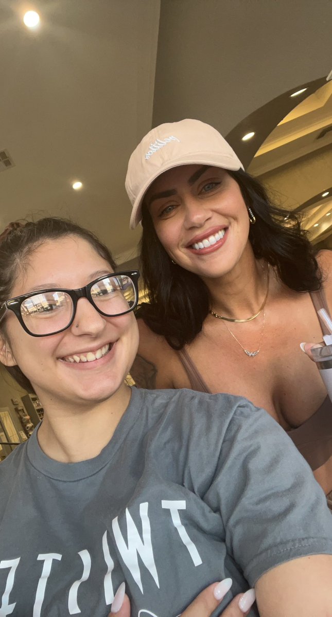 BaleyDurocher's tweet photo. Yall this made my day😍 she was so nice! @MattieLBreaux https://t.co/Z5DccYjsHf