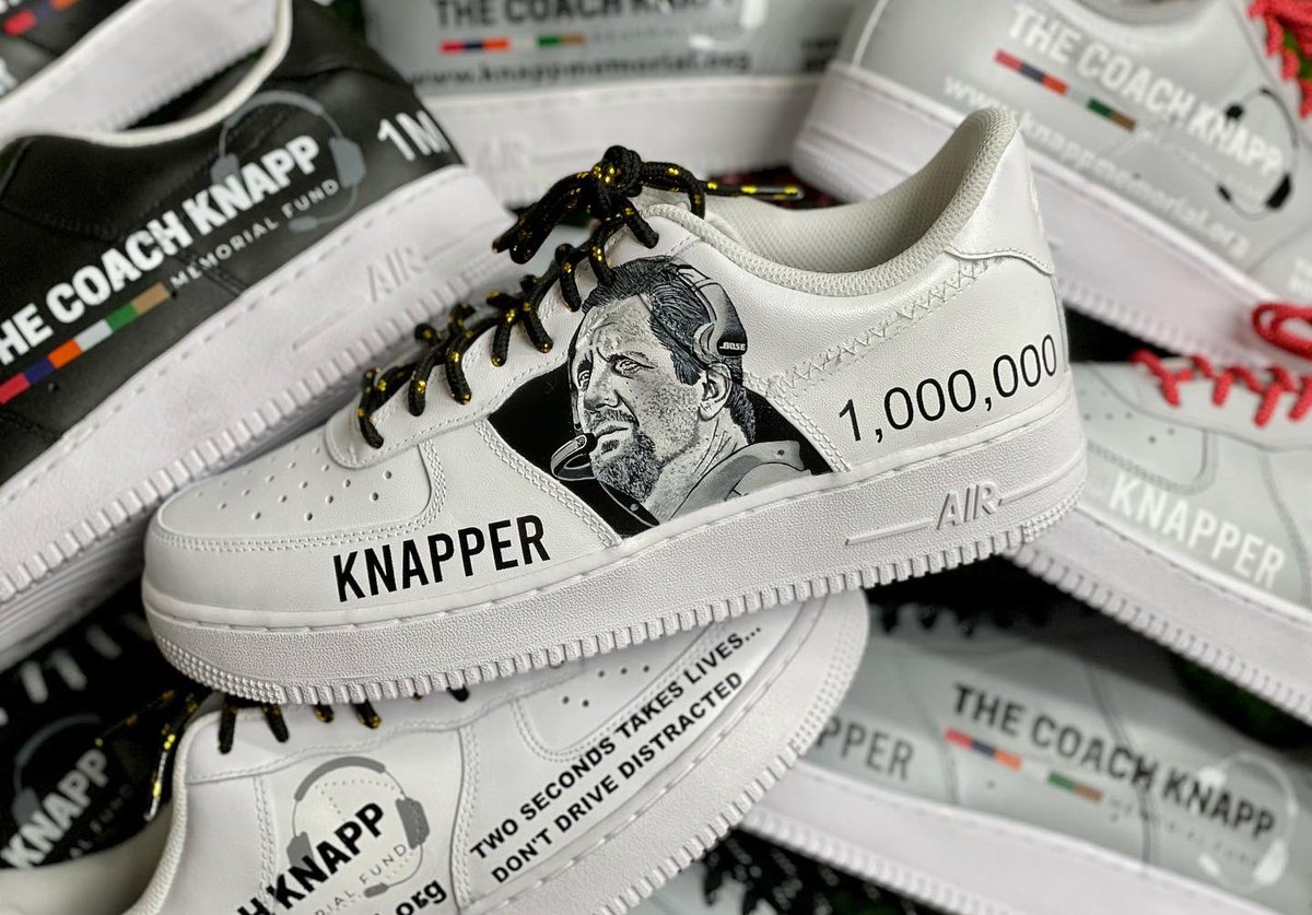 mikejordan_art's tweet photo. Had the pleasure of working with several members of the @nyjets coaching staff and the Coach Knapp Memorial Fund to honor Greg Knapp and support the cause to end distracted driving #MyCauseMyCleats #gregknapp #NYJetsFootball #nyjets https://t.co/Kw2I7OUzup