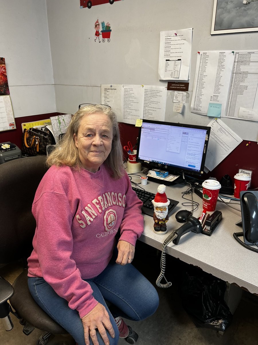 The gnome is busy working on cases with #BarrieUPS clerk Debbie today. #Peak2022 #WeGotThis 🎄📦💪