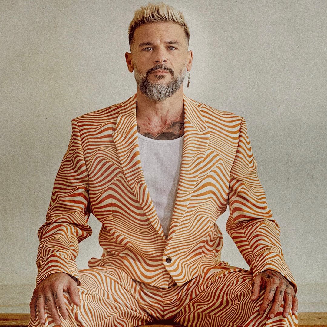 pedrocapo's tweet photo. Bueno familia aquí les dejo un pedazo de mi alma. Espero que #LaNeta resuene en ustedes y les acompañe a través de sus procesos. #Gracias, “Hoy Me Siento Cabron” 🙏🏻⚡️ https://t.co/6H6djKw6eZ