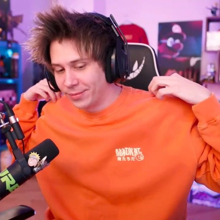 connydiazz's tweet image. le queda increíble el naranja