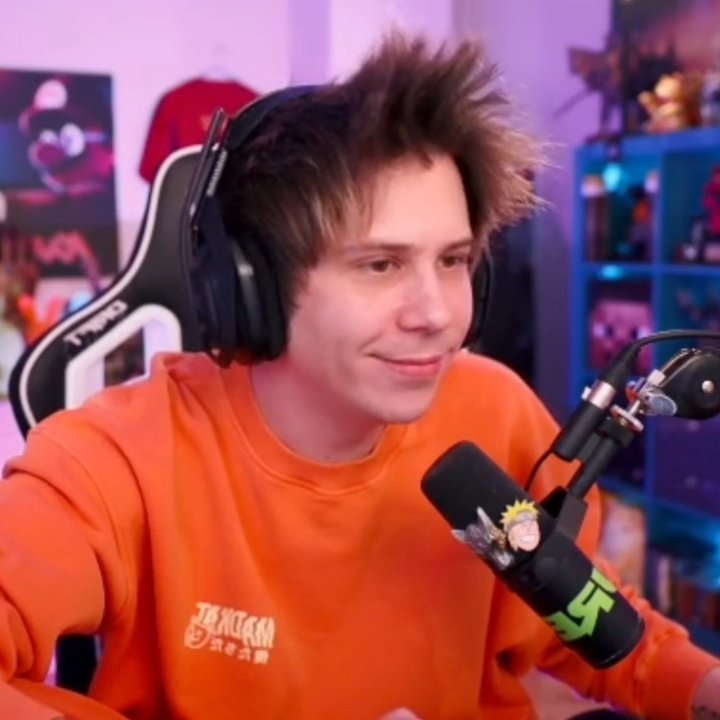 connydiazz's tweet image. le queda increíble el naranja