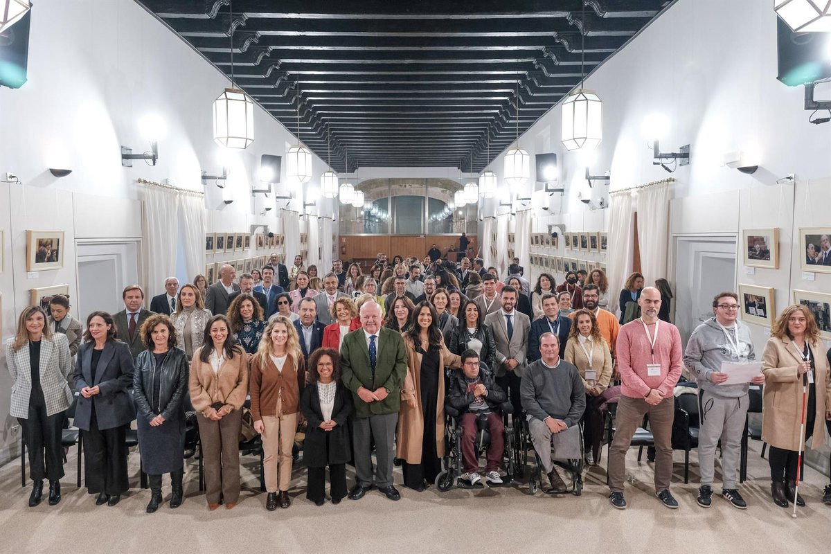 CERMIAndalucia's tweet photo. 'SOStén mis derechos. Por la sostenibilidad de los apoyos a las personas con discapacidad y sus familias', ése es el lema del manifiesto de @CERMIAndalucia  por el #diainterncionaldelaspersonascondiscapacidad 
Compártelo👇
https://t.co/sjlvmnYK8R https://t.co/eCSwcB5YAK