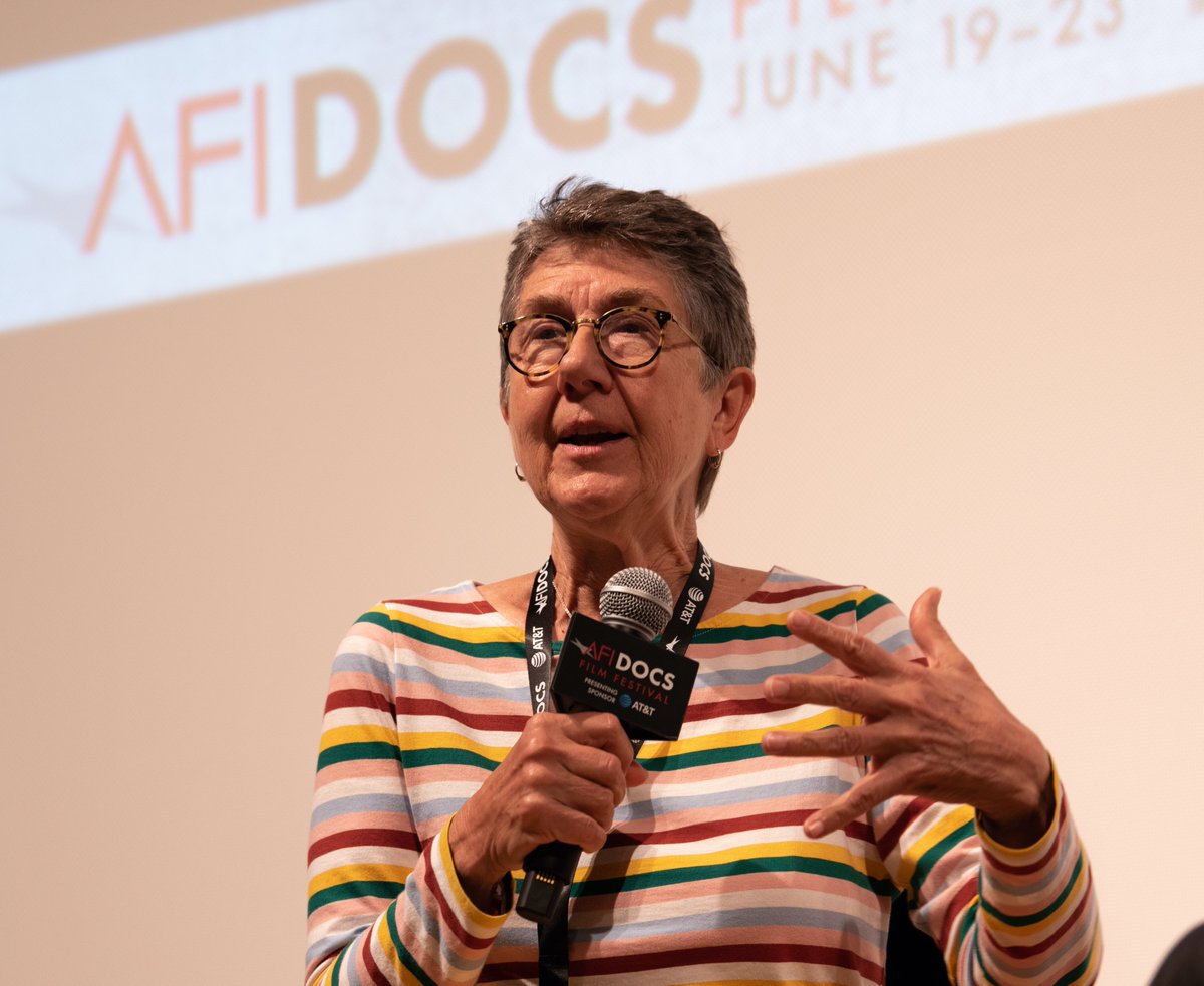 Julia Reichert was an Oscar-winning filmmaker, a feminist, a fighter and a much-admired activist. We are truly sad to hear about the passing of the “godmother of American independent documentaries.” 🖤 #juliareichert