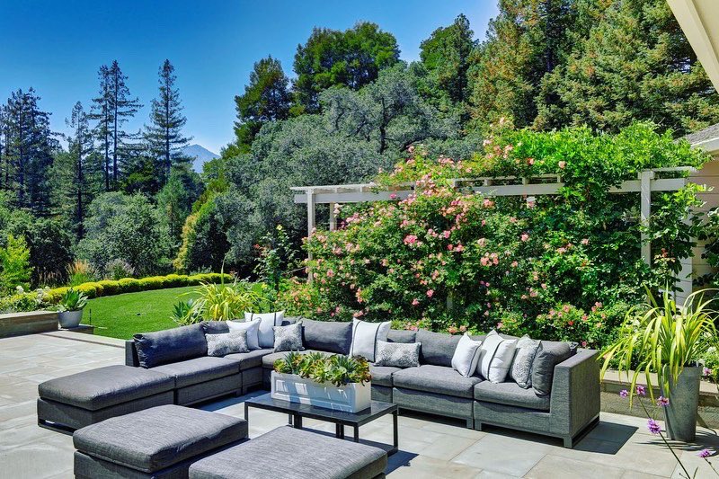 ToboniandCo's tweet photo. Just Sold! Architecturally significant residence in the hills of Ross. Featuring 5 Bedrooms, 4.5 Bathrooms, 2 Family Rooms on 1.25 +/- acre grounds. This gorgeous home showcases  grand scale spaces, walls of windows and idyllic gardens.#BuyerRepresented #ToboniCo #Compass https://t.co/RVeJfmXN9K