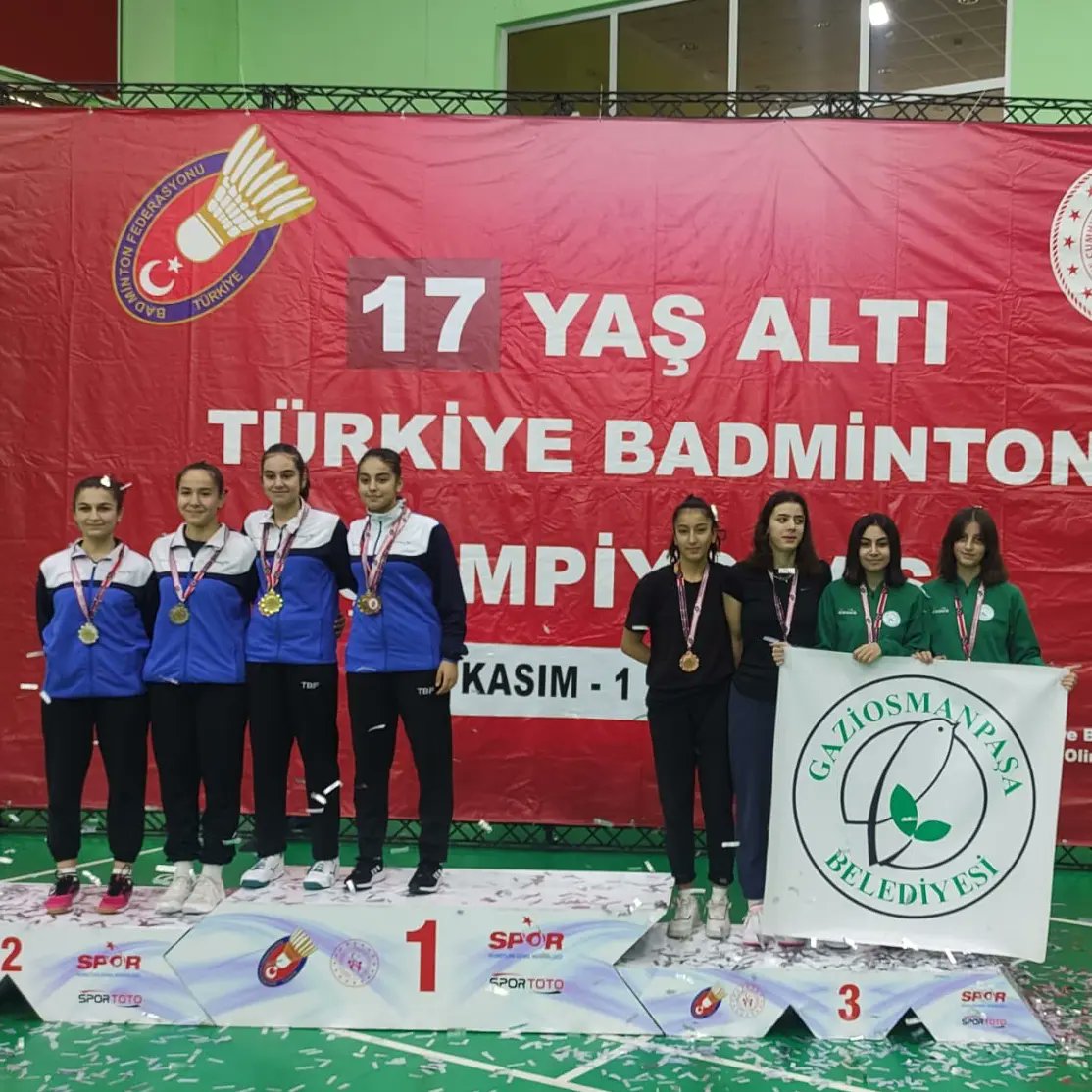 BadmintonGop's tweet photo. 17 Yaş Altı Türkiye Şampiyonası, 25 kasım - 1 Aralık 2022 tarihleri arasında Ankara'da 1042 sporcunun katılımıyla gerçekleştirildi.

Sporcularımız Ecren ETEN ve Aleyna ÖZGÜR Çift Bayanlar  kategorisinde   Türkiye 3.sü🥉olmuşlardır. https://t.co/tmZCwon2s0