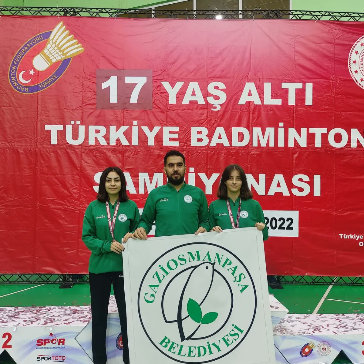 BadmintonGop's tweet photo. 17 Yaş Altı Türkiye Şampiyonası, 25 kasım - 1 Aralık 2022 tarihleri arasında Ankara'da 1042 sporcunun katılımıyla gerçekleştirildi.

Sporcularımız Ecren ETEN ve Aleyna ÖZGÜR Çift Bayanlar  kategorisinde   Türkiye 3.sü🥉olmuşlardır. https://t.co/tmZCwon2s0