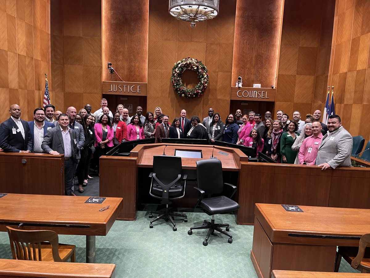 LeadershipHoust's tweet photo. Thank you @HoustonTX for hosting Class XLI's Local Government & Politics learning session this morning. π #LH41 https://t.co/N3jH1y4DpG