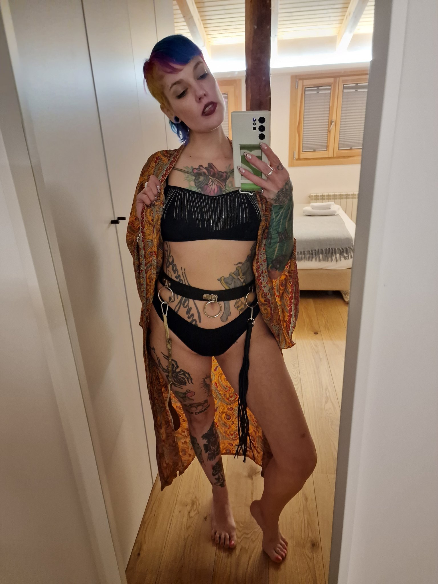 Disponible en Barcelona 5-10 Diciembre +info showsilviarubi@gmail.com #cashmeetings citas, sesiones BDSM... https://t.co/KjkkManns7