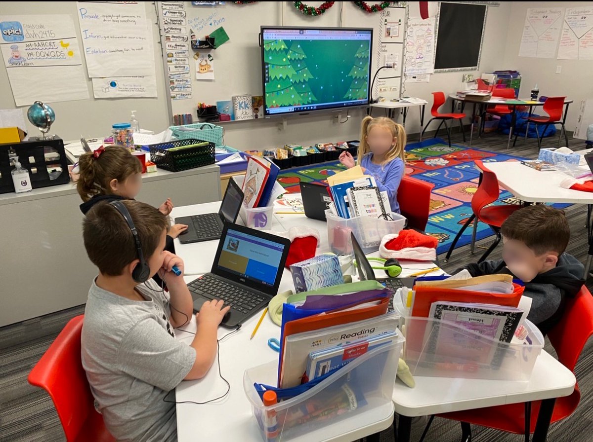 ReadWithMrsHead's tweet photo. Using @PlayBlooket to reinforce learning Text Features.
#broncotech @BroncoTech https://t.co/fGNpfk72GM