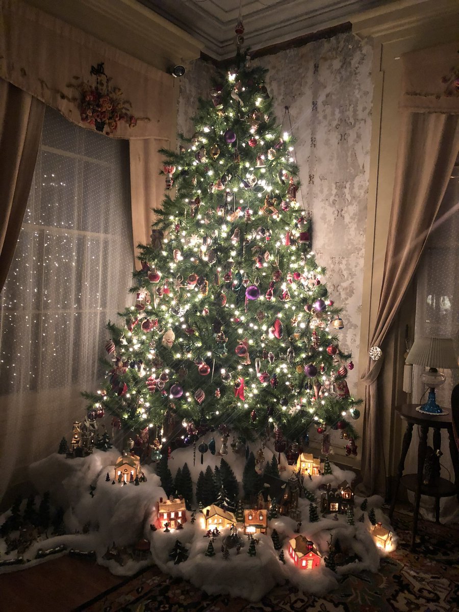 visitpkb's tweet image. A Christmas Evening at Henderson Hall will take place Saturday, Dec. 3rd from 6-9pm. Call 304-375-2129 for tickets.🎄