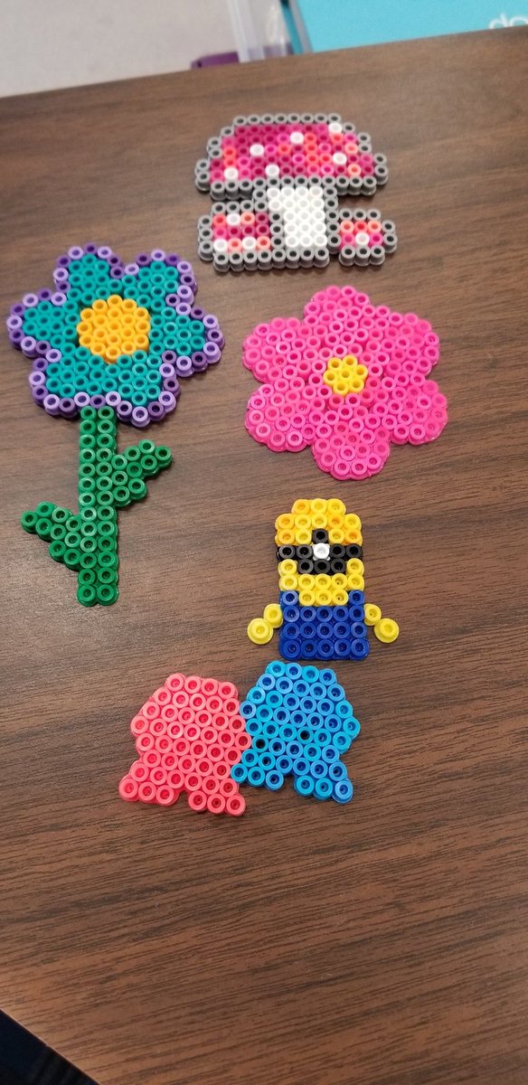 BCSMSHS's tweet photo. Makerspace Friday fun! https://t.co/JbxE1zSIEC