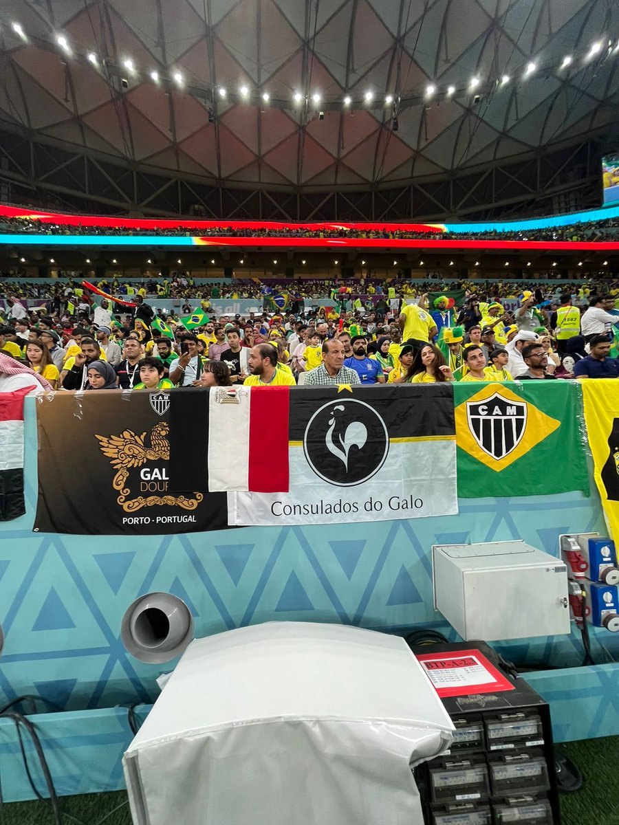 thiagonoggueira's tweet photo. Coleção de bandeiras do @Atletico registrada por @eusavio neste Camarões x Brasil. 🇨🇲🇧🇷 @valinorconteudo @Sportbuzzbr @Rede98Oficial #FIFAWorldCup2022 https://t.co/4Unv6mv8m1