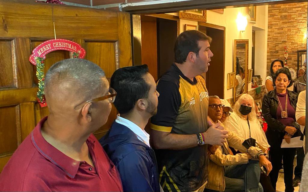 prospericarlos's tweet photo. Desde #Caracas, sostuvimos un encuentro con nuestros compañeros de la Pq. #ElRecreo junto @jesusfbolivarad y @silveriofiguer1, seguimos comprometidos en escuchar nuestro pueblo. 
Unidos logremos el cambio que nos devuelva la democracia y la prosperidad. #UnidosXVenezuela https://t.co/dI6wzgRK2K