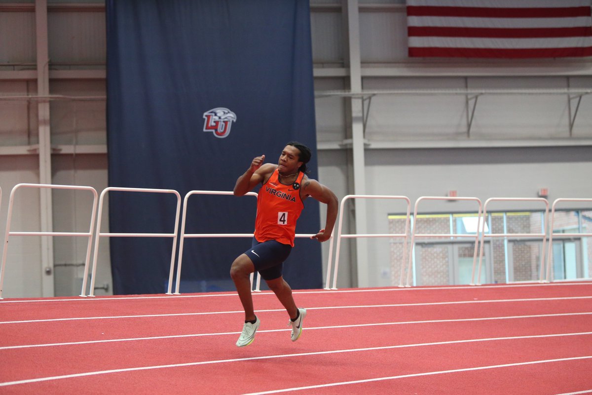 Men's 300m ⚔️

Will Trent takes second in the 300 meters posting a time of 35.79. 

#GoHoos⚔️