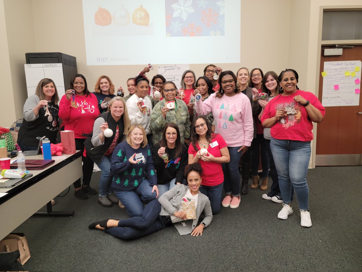 We share our spirit by sharing ornaments that reflect our #LouisianaProud Team. <a href="/NIETteach/">National Institute for Excellence in Teaching</a>
#BayouBabes