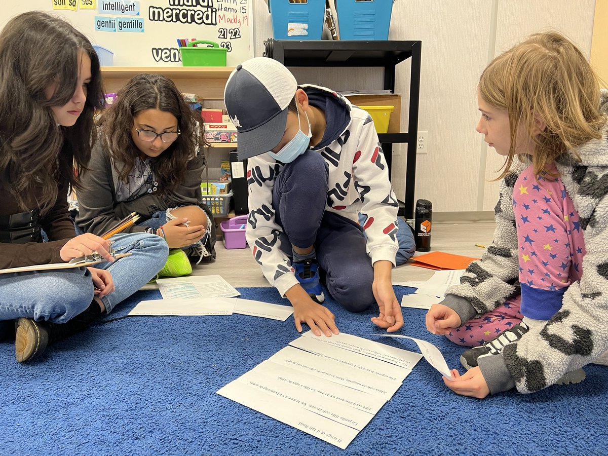madamegraymason's tweet photo. Putting sentences from a story in chronological order. Such good workers. @CatWoodsES_LDSB @LimestoneDSB #corefrench #lalecture #fsl https://t.co/IcJLvxXjL2