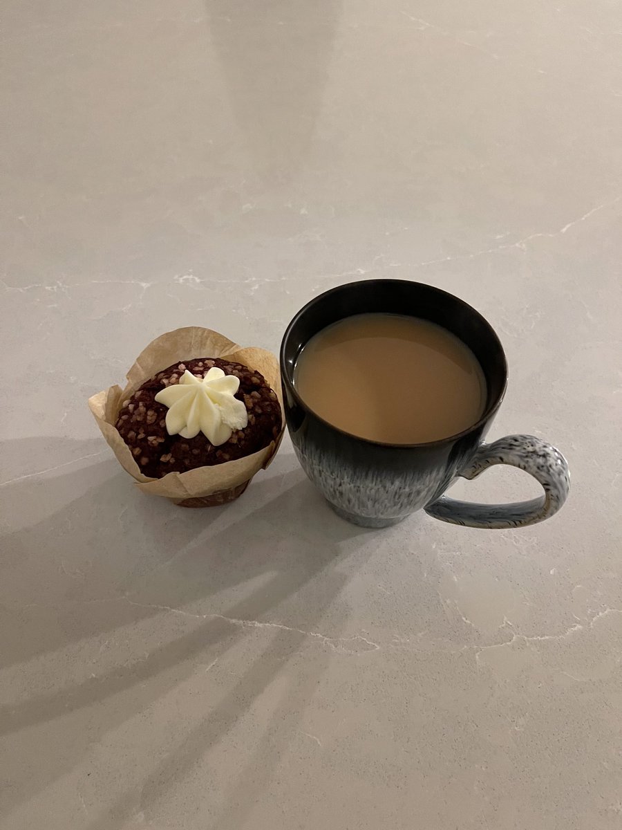Martin1Chris's tweet photo. #fridaynightclub a nice cup of tea and a red velvet cup cake!!!! @MY_LenRichards @ifan_e @MarcPenny5 @SionCharles @sazuk1983 @innovation_tom @abip21_abi @JasonLintern @jennet_holmes @bernardine_rees @brygriffiths see some of you next week @BevanCommission #intensivelearningweek https://t.co/rwwbaXztQk