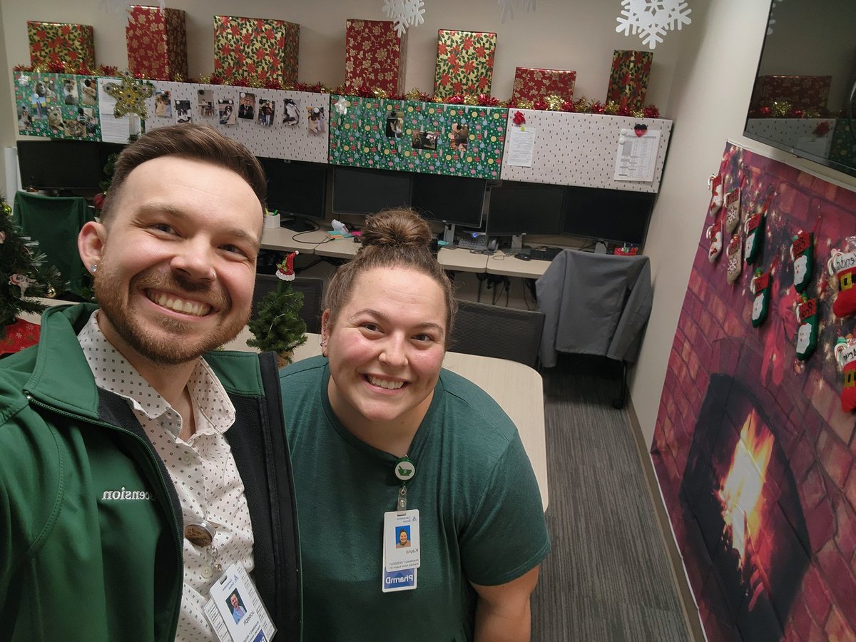 SetonPharmRes's tweet photo. We're headed to Vegas for #ASHPMidyear2022! Come visit us during the Tues am showcase to learn about our PGY1 and PGY2 programs! 🏥 💊 🦠 👶

Special shout-out to two of our PGY1 residents, Joey and Kayla for making the resident office nice and festive for the holidays! https://t.co/vXI37KYLK2