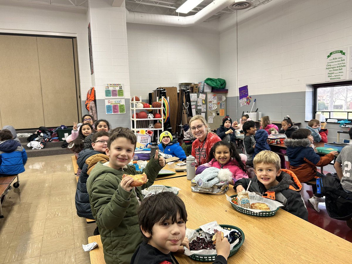 Eating lunch with my class today!🍕<a href="/mustangpride204/">McCarty Elementary</a>