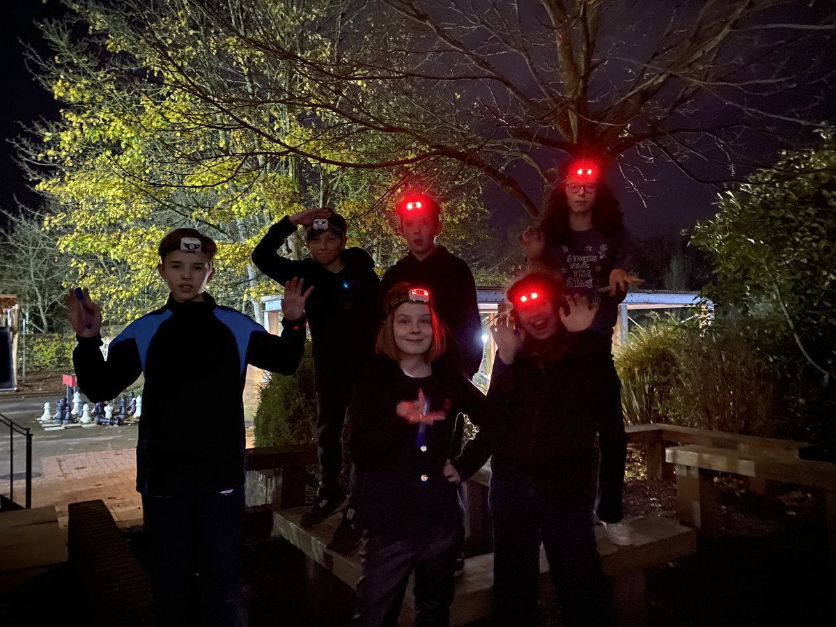 It’s MANHUNT night. And the hunters are ready! #iloveboarding #distinctivelydunhurst