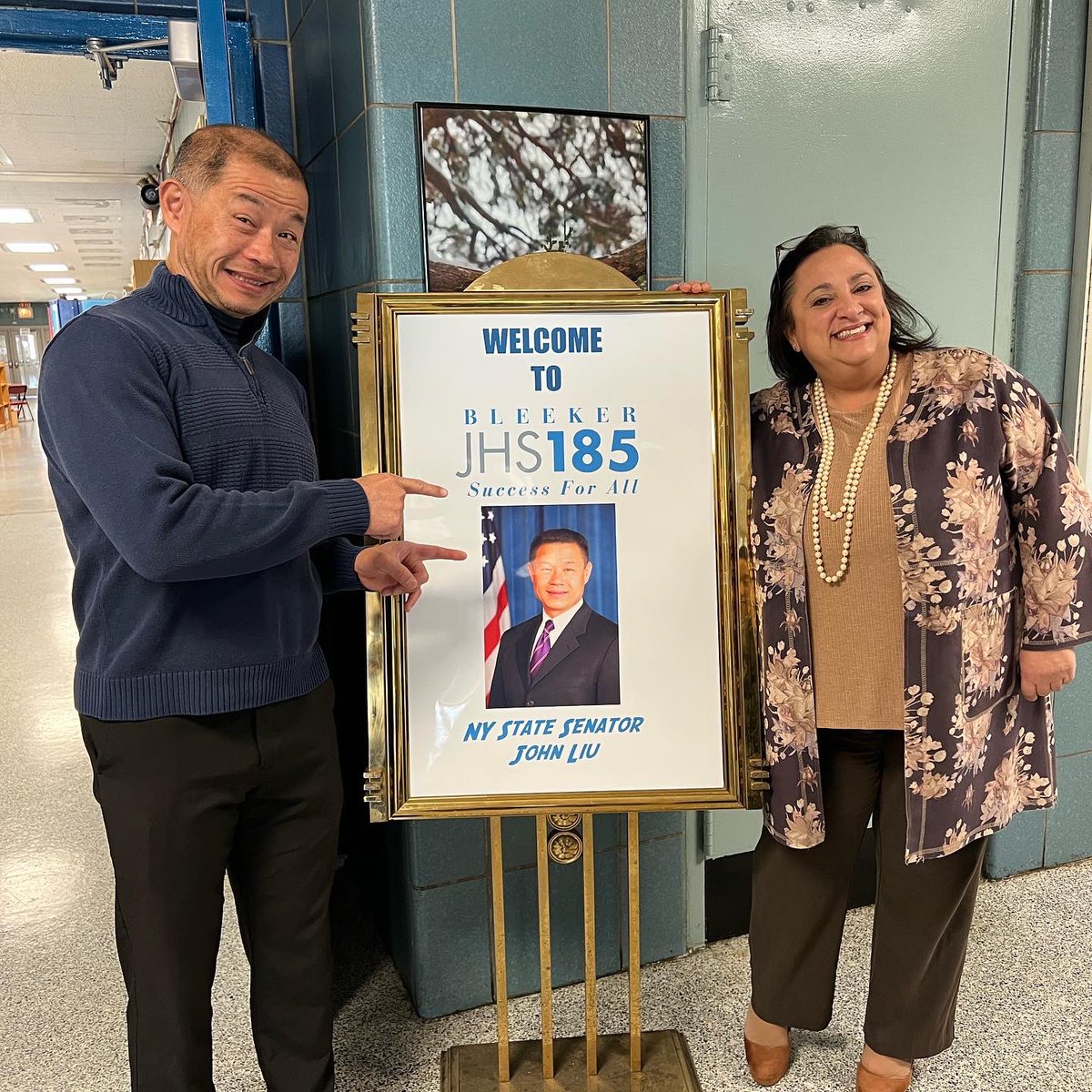 NYCSchoolsD25's tweet photo. Thank you Principal Mshar, Mrs. Bellomo & the J.H.S. 185 staff for welcoming Senator John Liu @johnliuny & Superintendent DiMango to visit the AAPI History Class today! @bleekerpride
#d25 #district25 #nyc #nycdoe #nycschools #Q185 #AAPLI #history https://t.co/vJyY2ZSuqZ