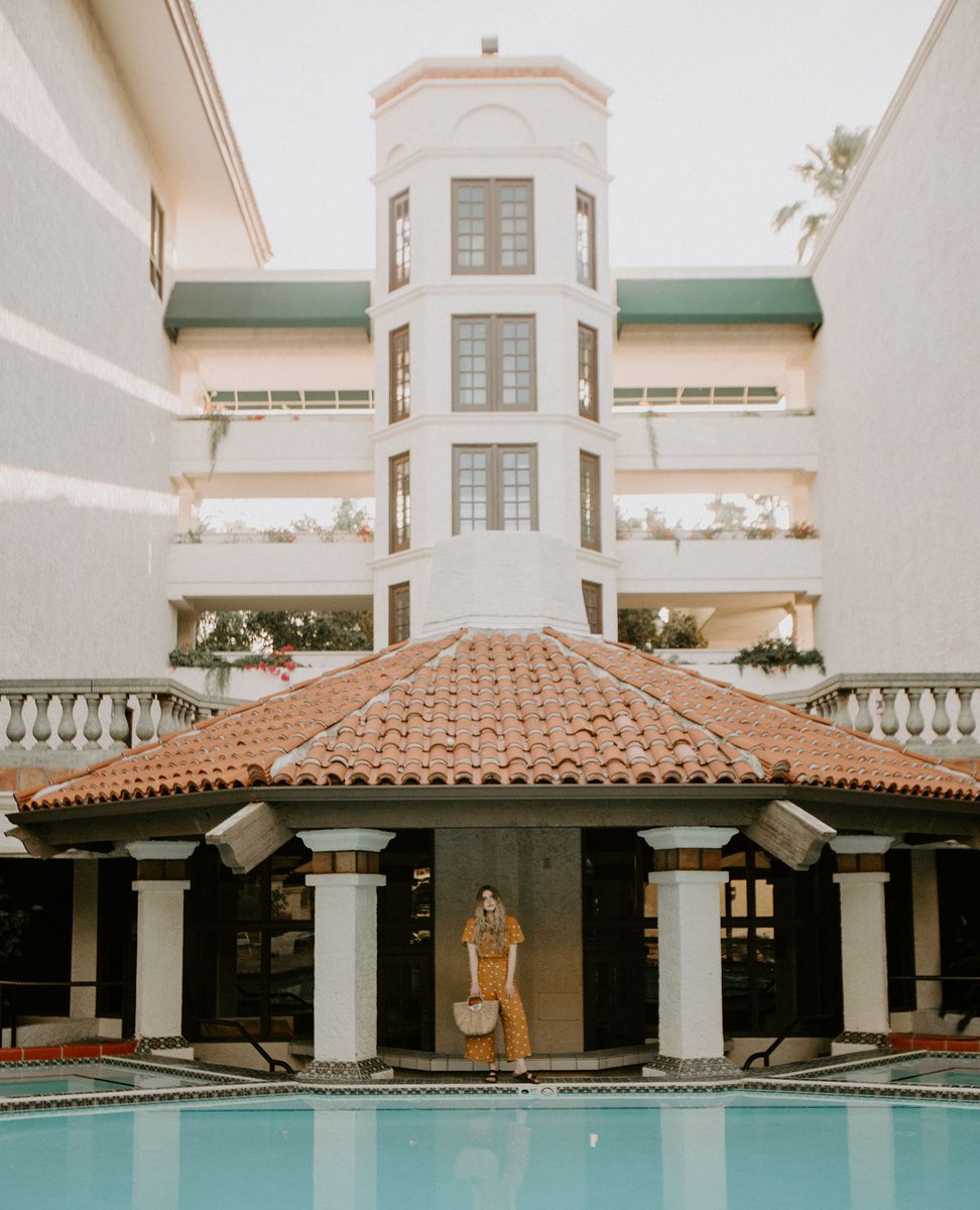 ArizonaGrand's tweet image. Our 6 resort pools are open (and heated!) year round for everyone to enjoy!  | @elsabowman

#hoteldesign #hoteldesigner #curatedesign #designlove #interiordesigninspiration #architecturelove