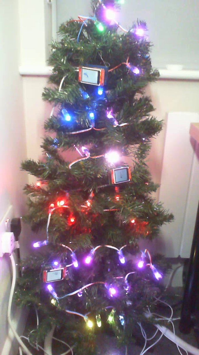 InteractiveXmas's tweet image. Current Status of the Interactive Christmas Tree as of the 2nd of December at 19:00!

Control the tree yourself at interactive-christmas-tree.com!