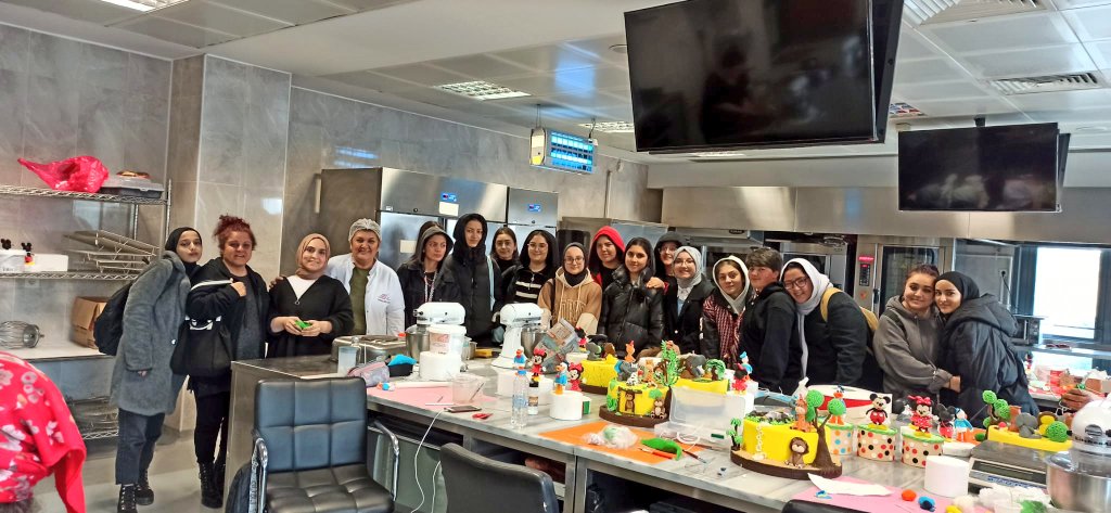 12-S ve 11-S sınıflarımızla bugün <a href="/enstituistanbul/">Enstitü İstanbul İSMEK</a> kurumlarından biri olan Pastacılık ve Fırıncılık Okulu Laboratuvar Uygulamaları Tahıl Analizleri Eğitimi kursunda katılarak tahıllardaki nem ve kül miktarını hesapladık. <a href="/istanbul_MTE/">İstanbul Mesleki ve Teknik Eğitim</a> <a href="/usk_imkbmtal/">ÜSKÜDAR BORSA İSTANBUL MTAL</a> <a href="/sedabykol/">Seda Büyükol</a> @MeslegimHayatim