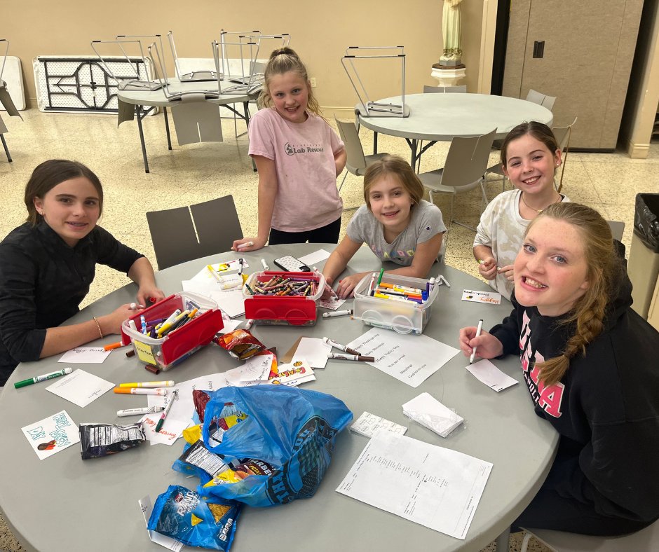 GACincinnati's tweet photo. Our Guardian Angels students continued the tradition of making the stuffing for St Cecilia's Thanksgiving. This annual dinner is for anyone needing a meal or wanting company to share for the holiday. #gaisfamily https://t.co/GrKXhKPzOv