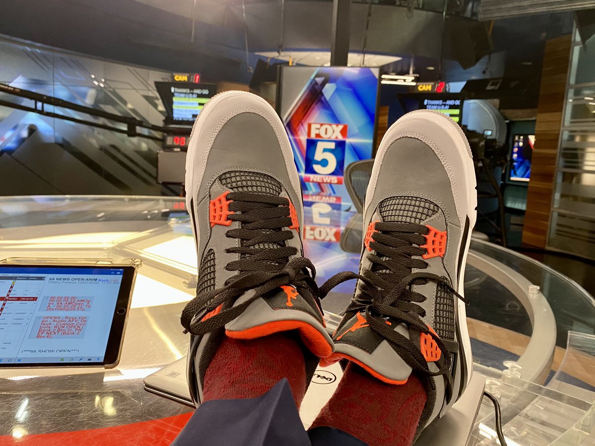 RaoulMartinezTV's tweet photo. A little #SneakerFriday fun with my man @camdenriley2  @SanDiegoLoyal ! #Infrared4 #jordan4 #Infrared #SneakerAnchor #kotd #sneakers #sneakerhead @fox5sandiego #sandiego https://t.co/9l1Y04yGTw