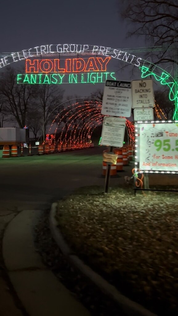 Imagine driving through this light show with a cozy cup of cocoa 🌲❄️✨ #madisonwi #madison #fantasyinlights #olinpark #lightshow #holidays #travel #destinationmadison instagr.am/reel/ClrP1SLgv…