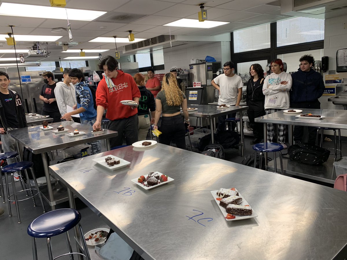 JLC_Education's tweet photo. Brownie judging competition…”worst” day of the year. 🤓 #leydenpride https://t.co/IYv78XcTkn
