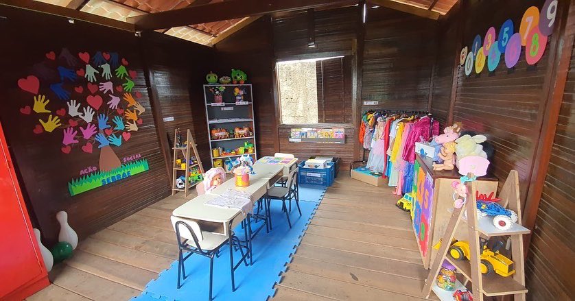 sebraenodf's tweet photo. Alunos da Escola Bilíngue de Libras e Português de Taguatinga, foram contemplados com uma brinquedoteca a partir do trabalho de acadêmicos do Núcleo de Desenvolvimento do Sebrae no DF, da Escola Técnica do Guará (ETG).
#SebraeNoDF #Empreendedorismo #Brinquedoteca #InclusãoSocial https://t.co/ZOztVPBv4c