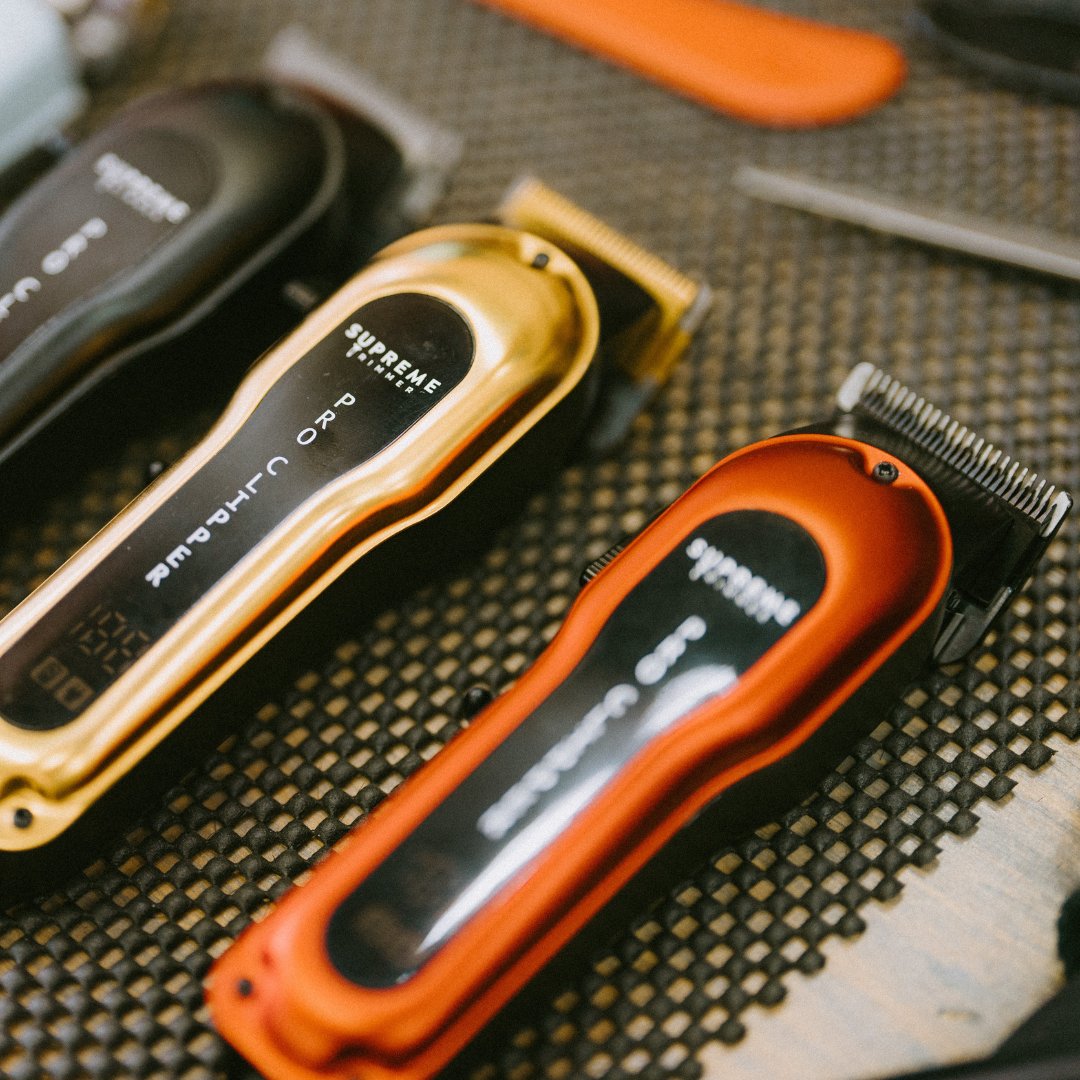 SupremeTrimmer's tweet photo. Want to customize your clippers?, Say less, replacement lids are available for purchase in a variety of colors💥🔥
#supremetrimmer #proclipper #barber #barberlife
#barbershopconnect #barbershop #barberlove #barbersinctv #barbergang #fade #barbers #barbering #haircut https://t.co/rcjXT90kyr
