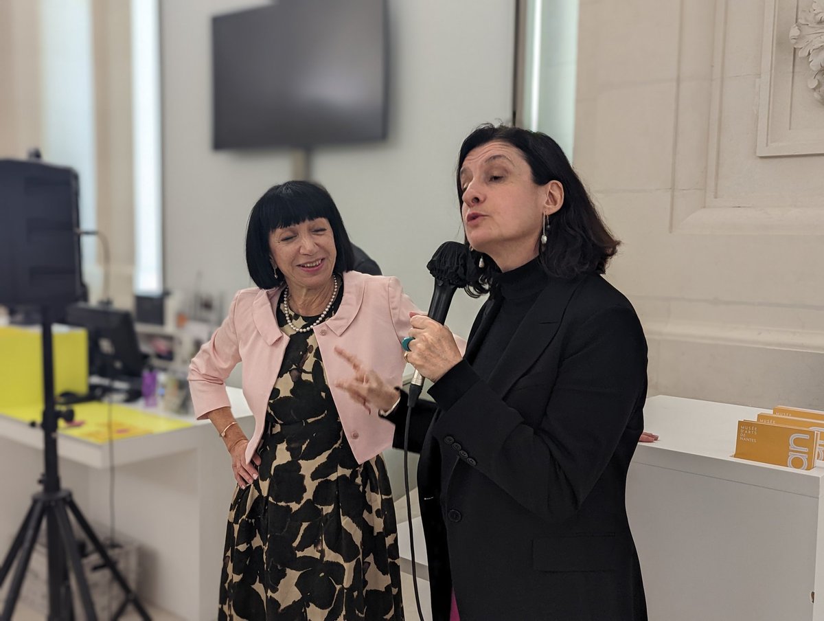 ColloqueVsm's tweet photo. Sophie Levy, directrice du @MuseeArtsNantes, et @Rachel_Bocher, commissaire scientifique du #colloqueVSM, remercient les participants avant de les inviter à une visite : le Voyage en Train, une exposition temporaire. https://t.co/xYojhjfRwT
