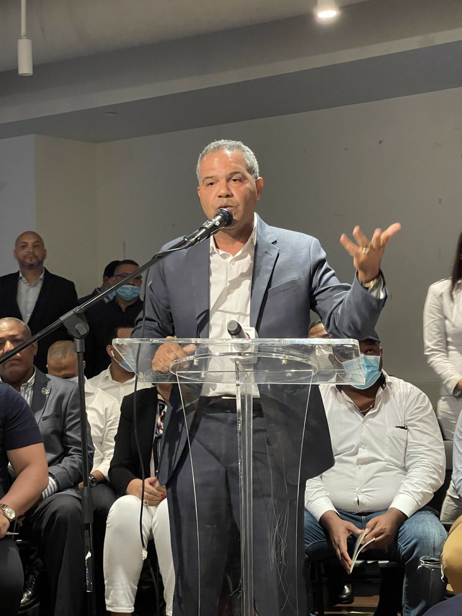 AlejandroF0227's tweet photo. ¡PLD ES OPORTUNIDADES PARA TODOS!
¡¡¡En el 2024 retornaremos al poder con Abel!!!
@AbelMartinezD presidente 2024.
#Abel24
#AbelPresidente
#SinPoses
#AbelEsLaPatria https://t.co/F5gM5LuvZZ