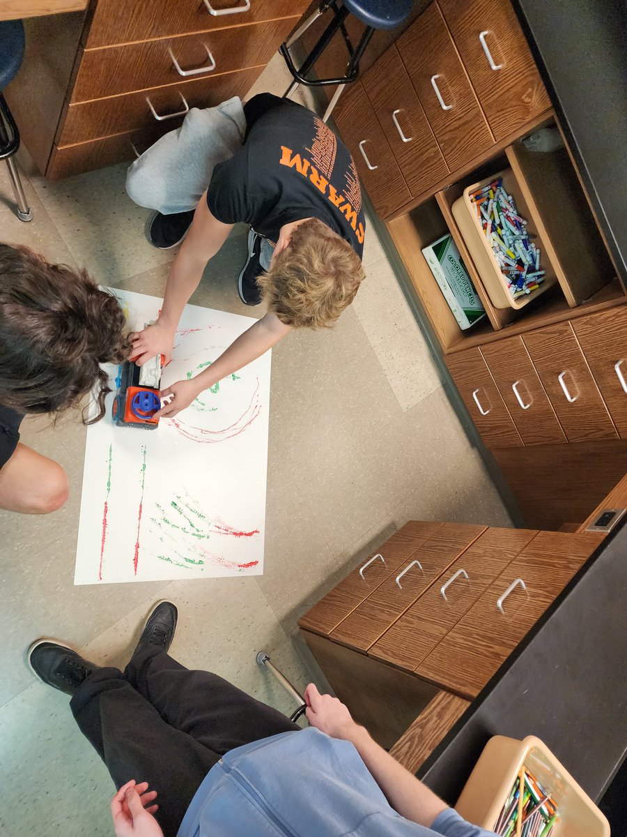 FortCalhounSci's tweet photo. Forensic science students are exploring tire tread patterns as evidence.  #paintandmorepaint #barbiesgetawaycar https://t.co/tNbhn0houp