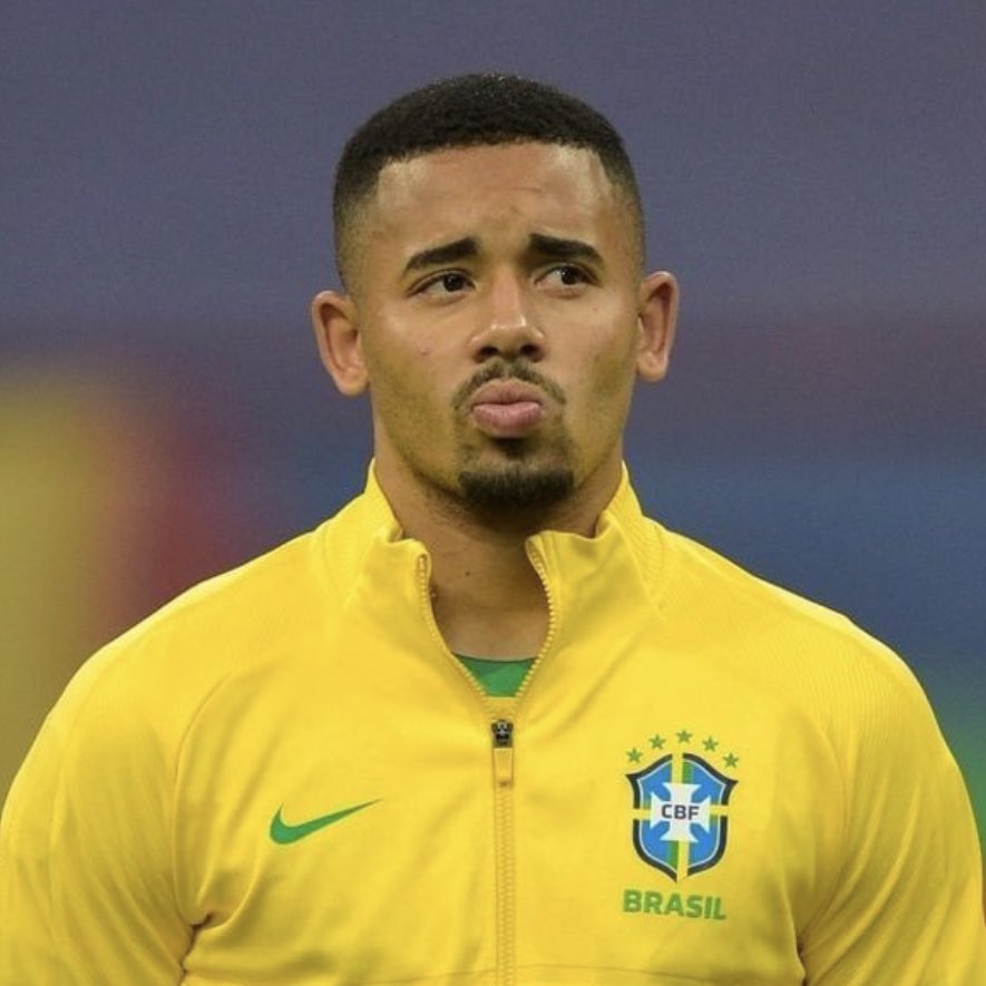 purpleSubsBR7's tweet photo. Gabriel Jesus tão famoso que é o único jogador com emoji próprio. https://t.co/cd7edv2eK3