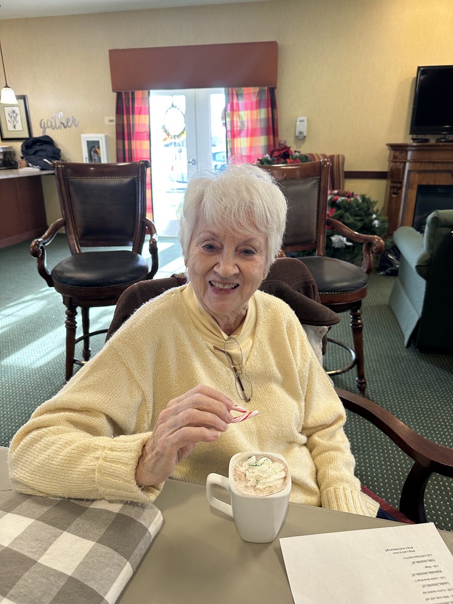 BethanyPointeHC's tweet photo. Our Villa residents warmed up with a special hot cocoa at our community meeting yesterday ❄️☕️🍫 https://t.co/MNbthQYMN8