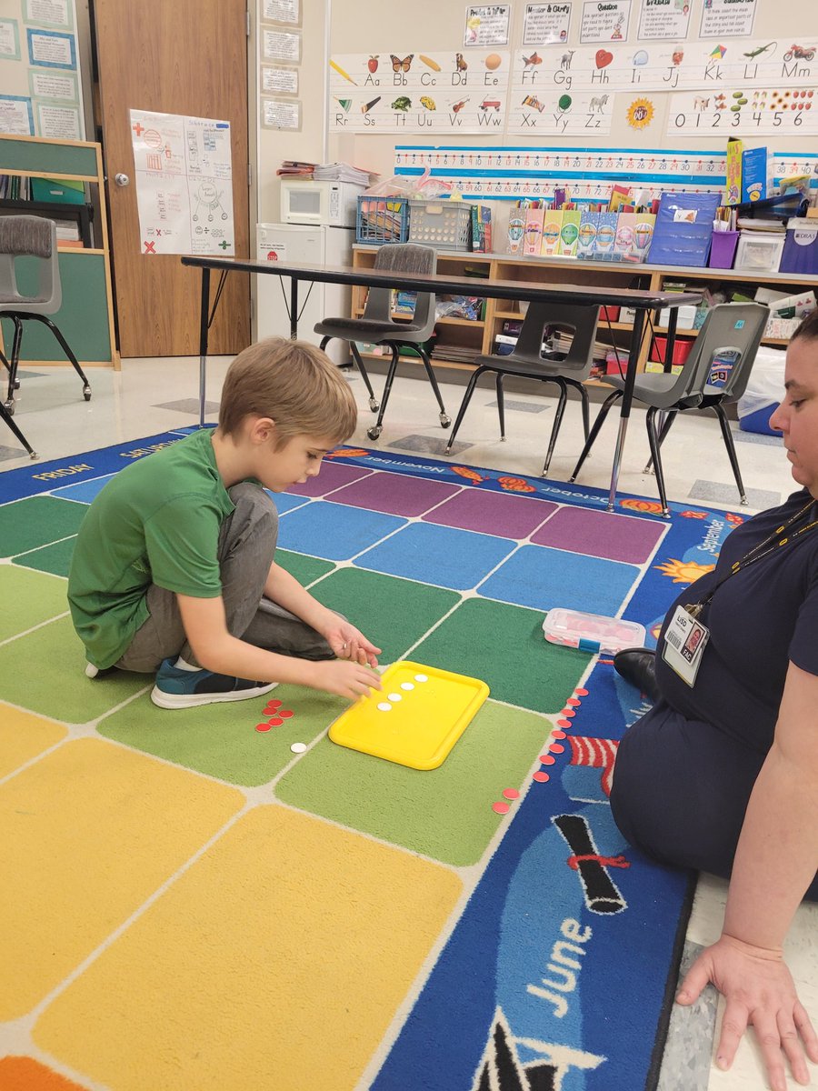 MsHarden4's tweet photo. @TchrTrinity used the gradual release model when teaching how to segment sentences and words. 
#BBOwenObserveMe
@BBOwenES https://t.co/Xr42NsLkA5