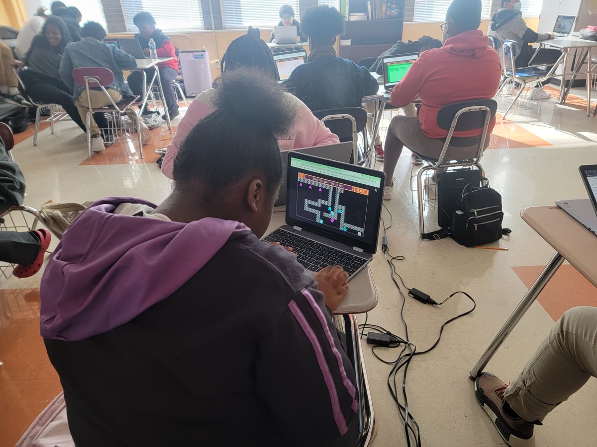6Cul_Geography's tweet photo. Thanks to @GoogleDoodles students at @flemingvikings  had the opportunity to learn about Gerald Lawson, an engineer, who invented Channel F console. Some students played games while others created their own. https://t.co/i3GWeqJIxn
https://t.co/f9joAgxxlU https://t.co/31C2SMQdrY