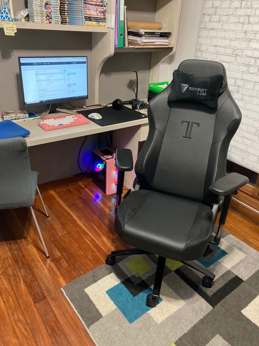 JonMentx's tweet photo. Loving our new #Secretlab Titan chair! https://t.co/waoKy4zma2