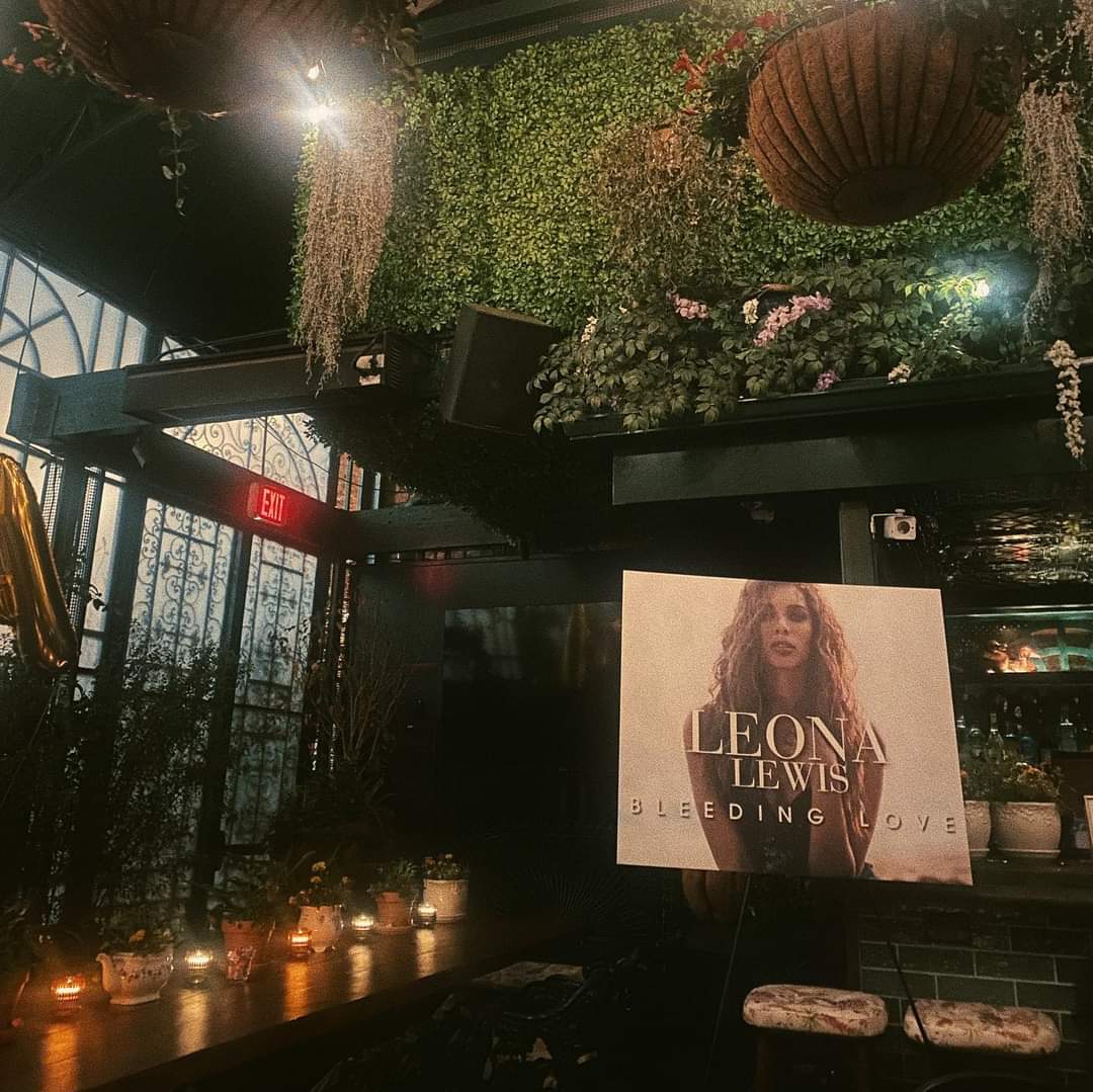 LeonaLewis_UK's tweet photo. Celebrating @leonalewis β€ #15YearsOfBleedingLove #15YearsOfSpirit congratulations π π π https://t.co/ArjfI7DKV8