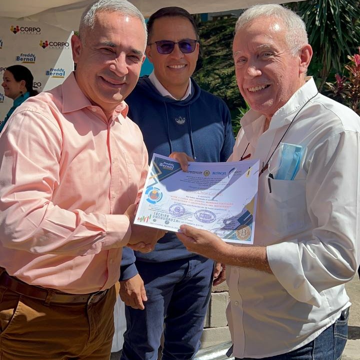 Hoy entregamos los certificados del Seminario de Criptomonedas impulsado por la <a href="/Gob_Tachira/">Gobernación del estado Táchira</a>, el <a href="/TachiraCLET/">Consejo Legislativo del estado Táchira</a> y el <a href="/TachiraEconDig/">Tachira Economía Digital</a>. ¡Estamos dando un salto adelante en la incorporación de la moneda digital para las transacciones comerciales y binacionales en el #Táchira!