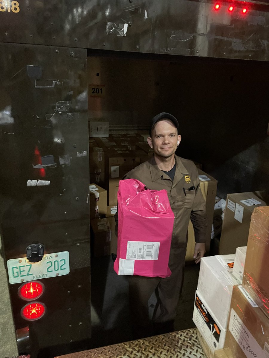 bcalmedinc's tweet photo. Our first international shipment has shipped! 20 bcalmed bags are en route to The Cancer Society of the Bahamas. https://t.co/TWpKyM5PMs