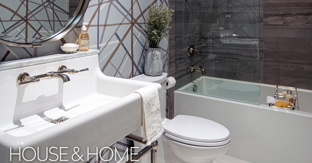 CyndiPariseau's tweet photo. How New Fixtures Elevate A Basic Bathroom https://t.co/spDqI9tcOG https://t.co/Hz8L0ob7Zx