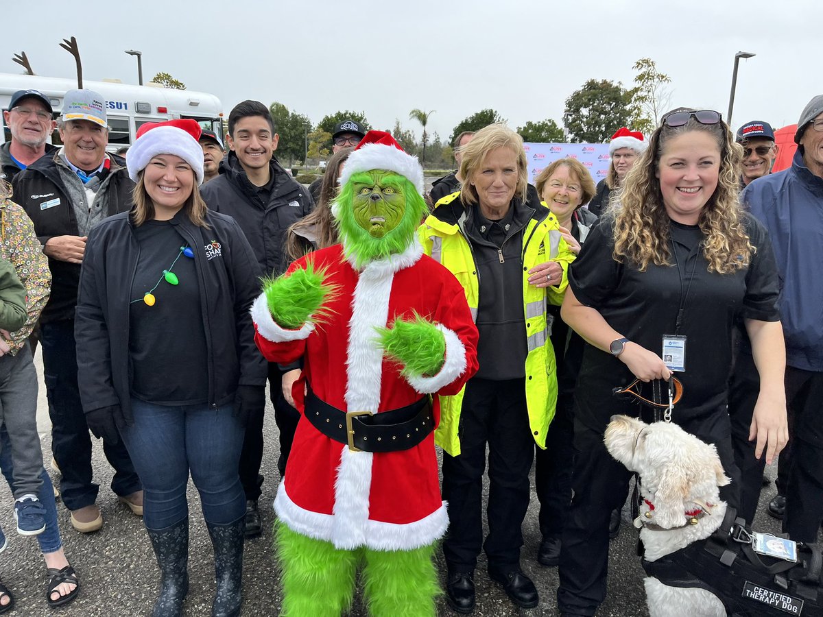 abc7community's tweet photo. 🚒💝 Join @abc7 @VenturaCityFD @VCFD @FoodShareVC and @subaru_usa in celebrating the 30th year of the #SparkofLove #ToyDrive! You can drop off new unwrapped toys and sports gear TODAY! Join @abc7denise at Target in Camarillo until 6:30pm. https://t.co/pBhZ2dF5cH https://t.co/RJWa3jEdD8