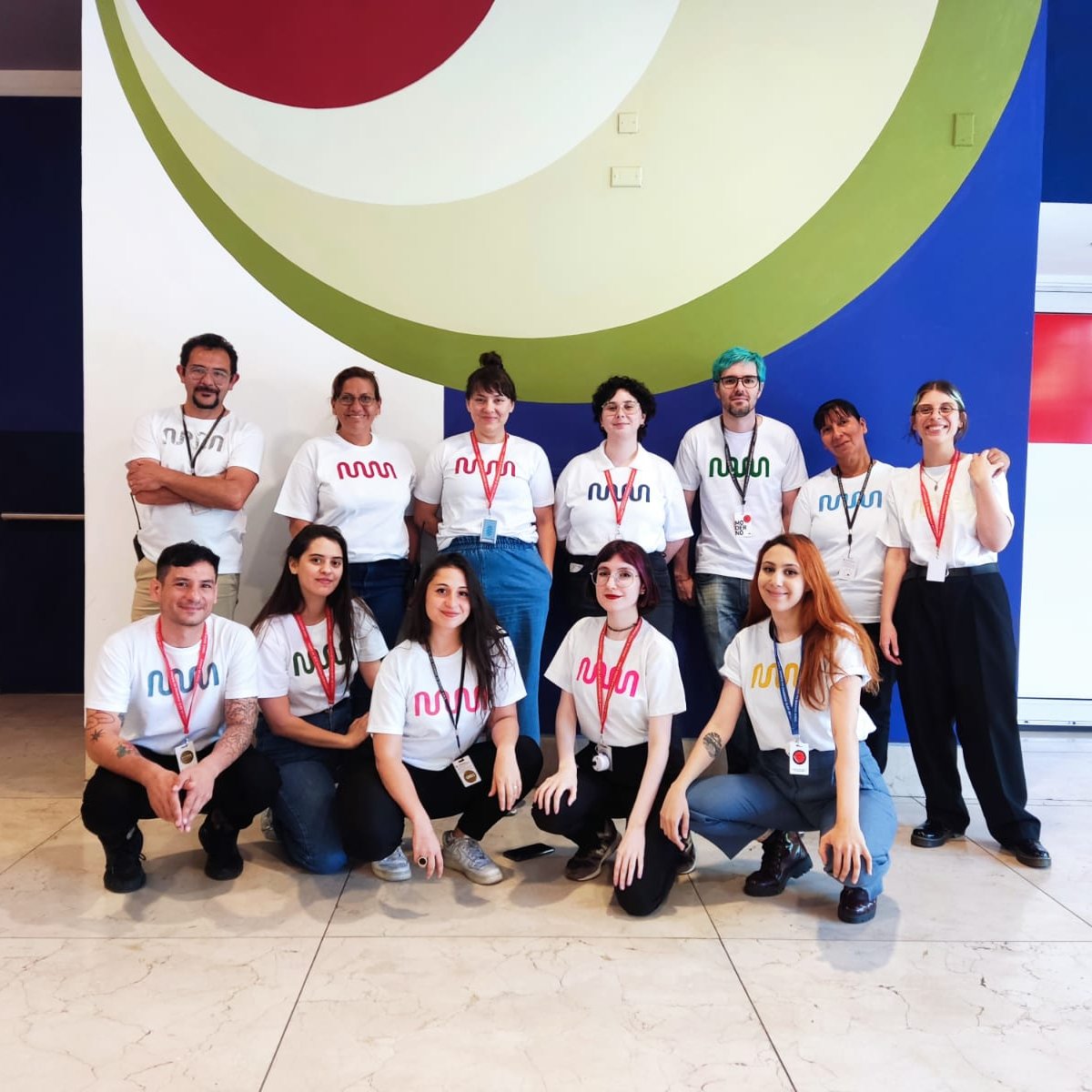 modernoba's tweet photo. ¡Vení a recorrer el Moderno que te recibimos con este equipazo!💪
 
Gracias a la alianza con #InspirationRoom y #BeHumano, nuestro equipo de guardia de salas tiene sus remeras del Moderno. Son piezas únicas, pintadas a mano, confeccionadas con algodón orgánico y tintes naturales. https://t.co/AZzQOWgUt2