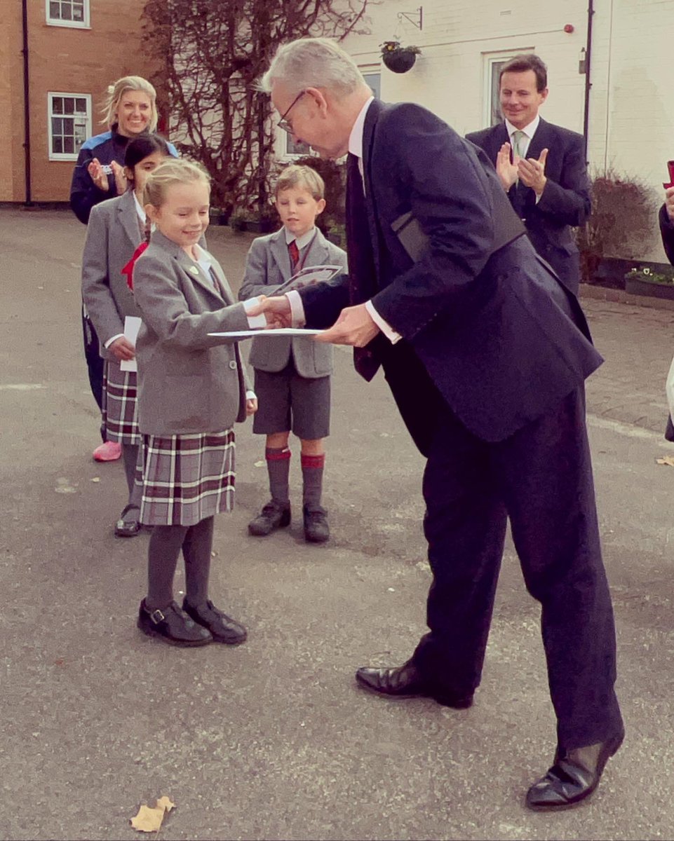 Congratulations to Matilda (Yr 4) - Group Winner in the Secretary of State Michael Gove’s Christmas Card competition! He informed her that he would be using her card to “bid Christmas wishes to His Majesty The King and The Prime Minister”!@michaelgove helped decorate the tree!🎄